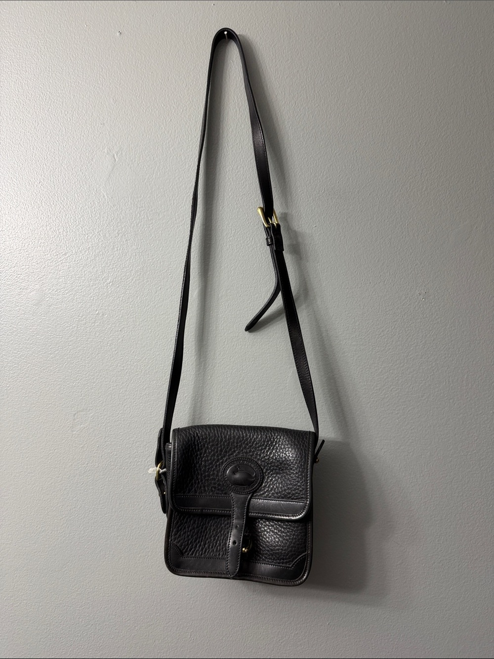 vintage Dooney & Bourke Small Surrey Shoulder Bag in black pebbled leather - Picture 3 of 8